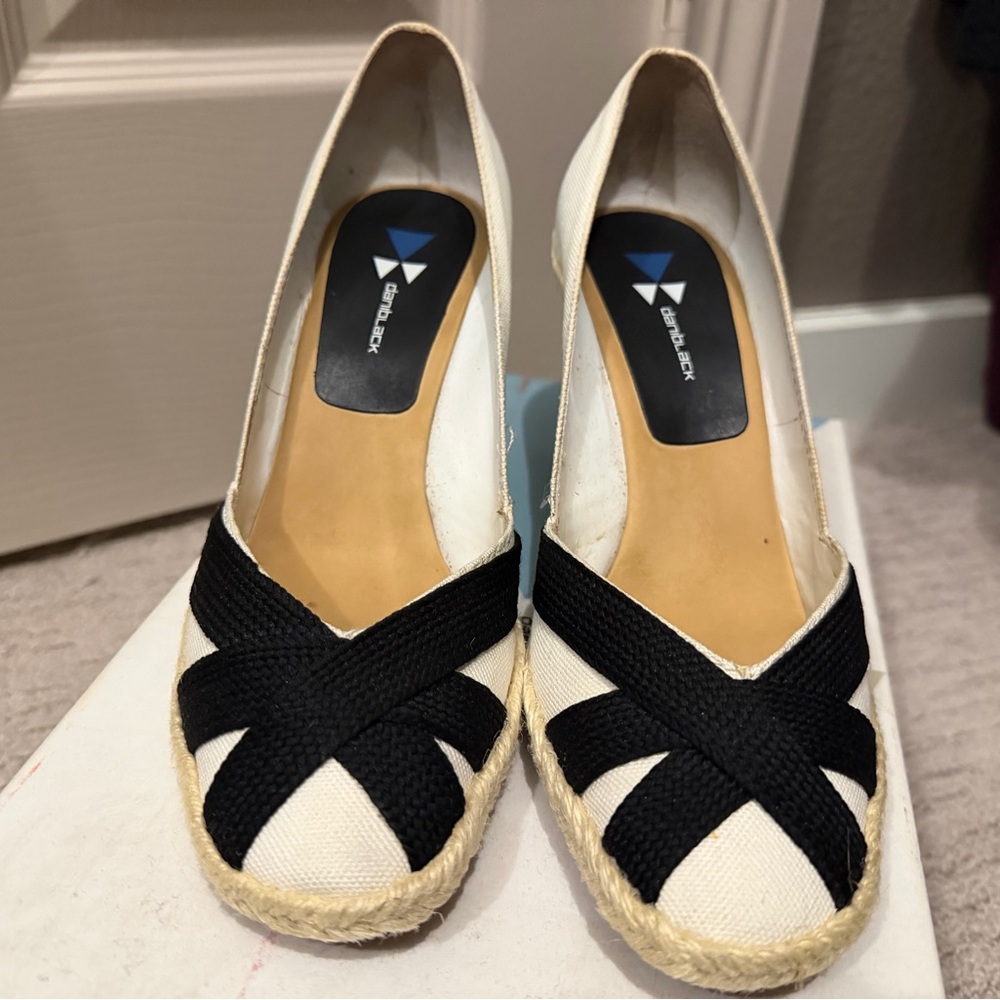 Linen and Black Espadrilles - Picture 4 of 10